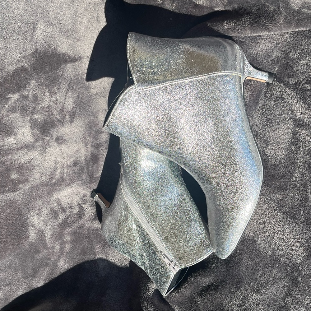 XOXO silver metallic ankle boots. Kitten heel. Holiday party. 7.5-8. New - Picture 5 of 10